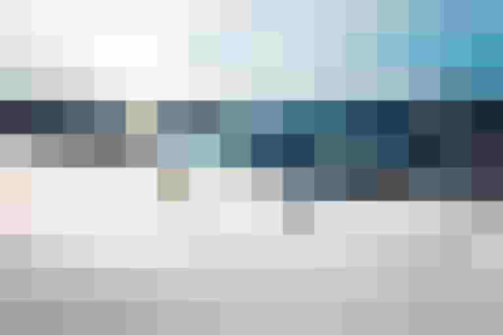 Zwei Skifahrer genießen die traumhafte alpine Landschaft bei Fusch an der Großglocknerstraße.